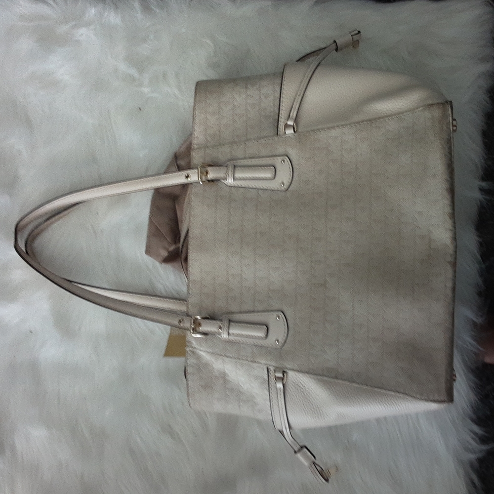 Michael Kors Women's handbag - Picture 8 of 9